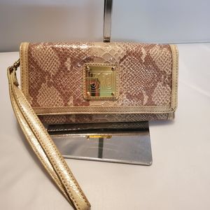 Wallet Like New from Beyoncé 's mom